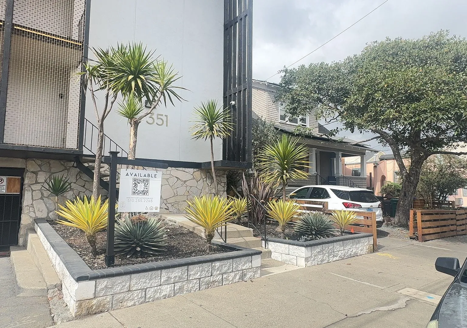 351 Lester Ave — Photo 4