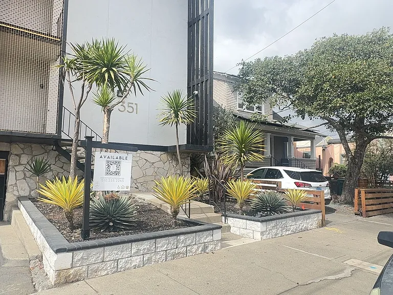 351 Lester Ave — Photo 4