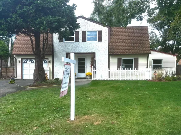 7 All Points Terrace, Holbrook, NY 11741