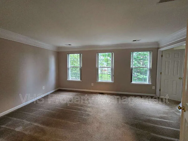 832 Fox Den Rd — Photo 29