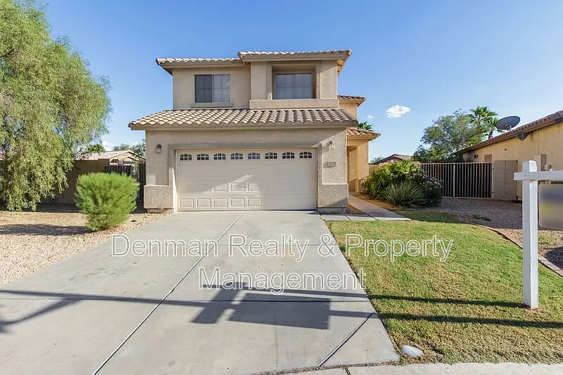 4 bed, 2.5 bath, 2119 sqft, $2,095 — Photo 2