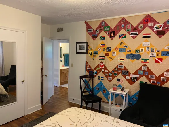 933 Hemlock Ln, Charlottesville, VA 22903
