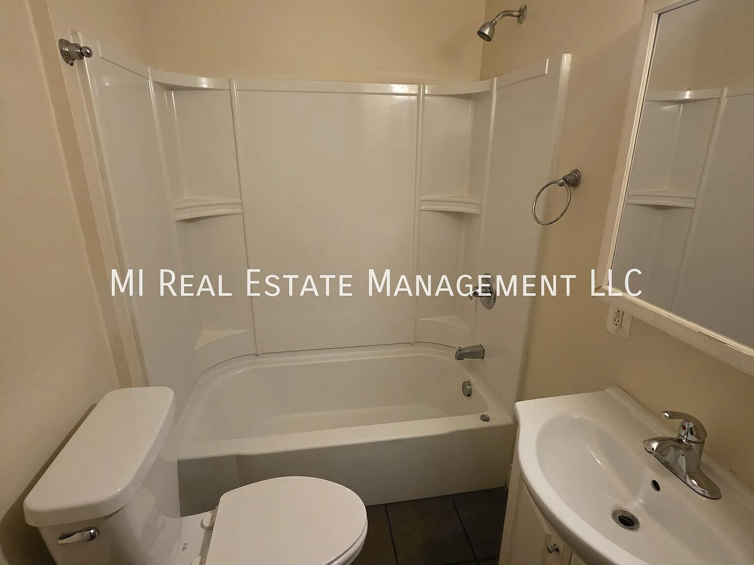 3 bed, 1.0 bath, 1100 sqft, $1,550 — Photo 4