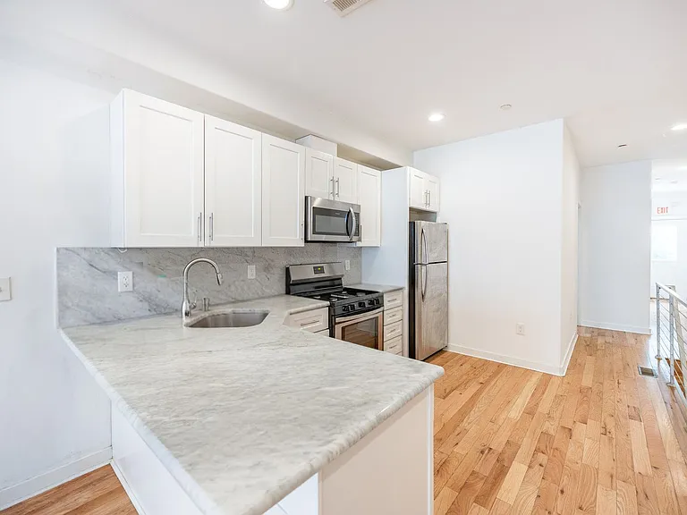 1642 N Marshall Street — Photo 3