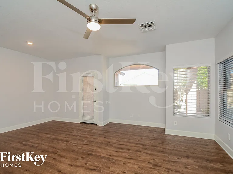 13030 W Windrose Dr — Photo 3