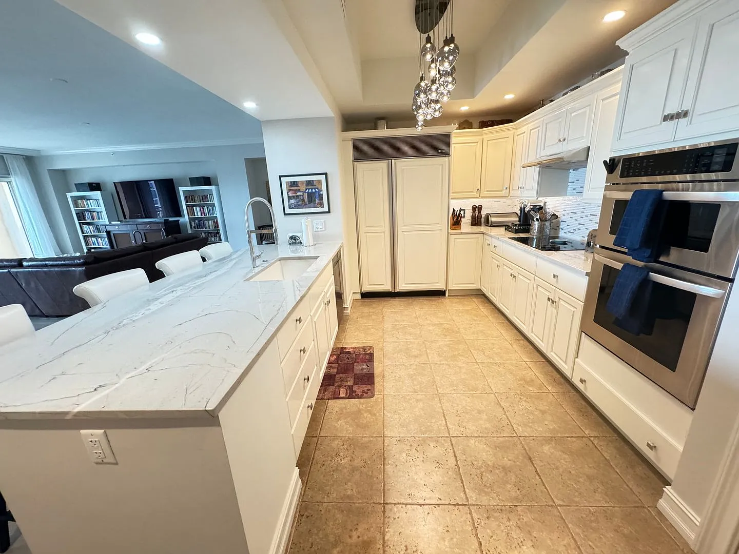 Seasonal/short term 3/2 renovated Ritz Carlton beauty with long water views — Photo 4