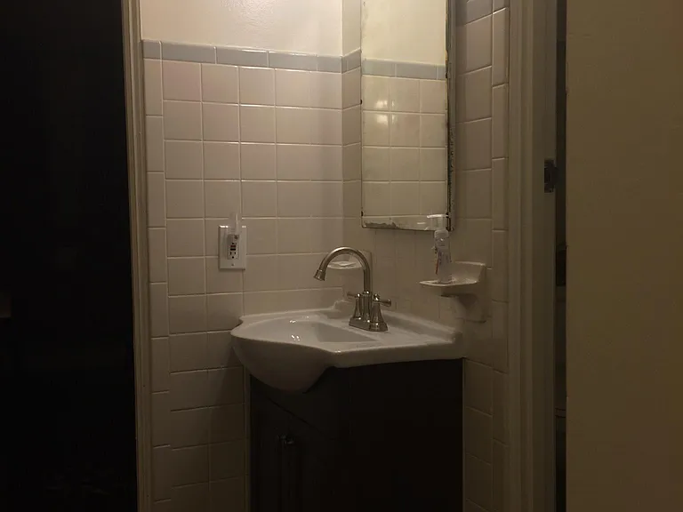 1215 E Mabel St — Photo 1