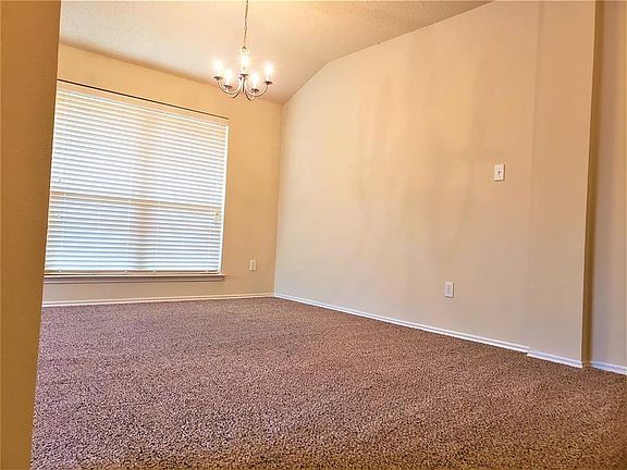 3rd image of 701 Horseshoe Ct