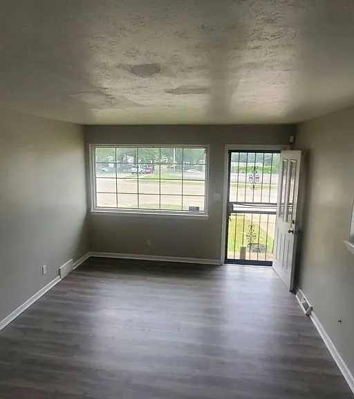4595 Lee Rd — Photo 12