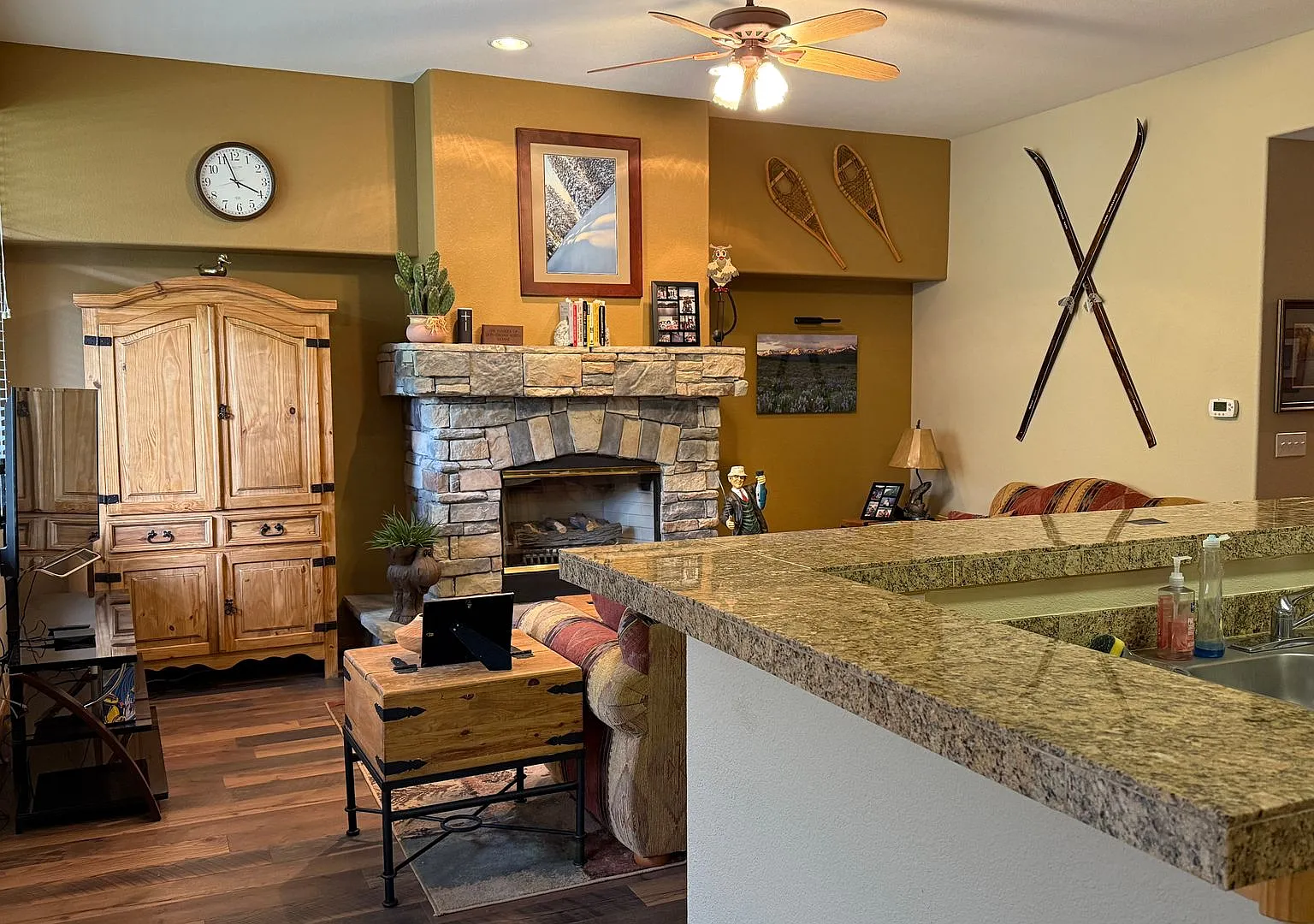 Winter Rental 3bd 4ba Riverfront In Town Of Silverthorne — Photo 2