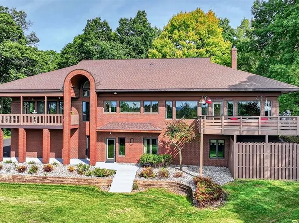 445 E Woodridge Drive, Eau Claire, WI 54701