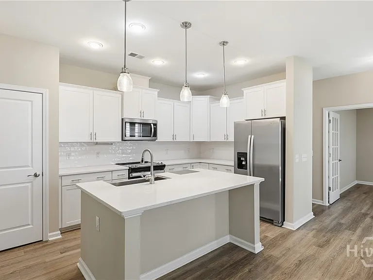 130 Danbury Ct — Photo 11