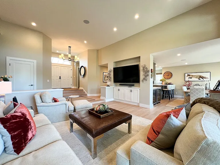 945 Augusta Cir — Photo 12