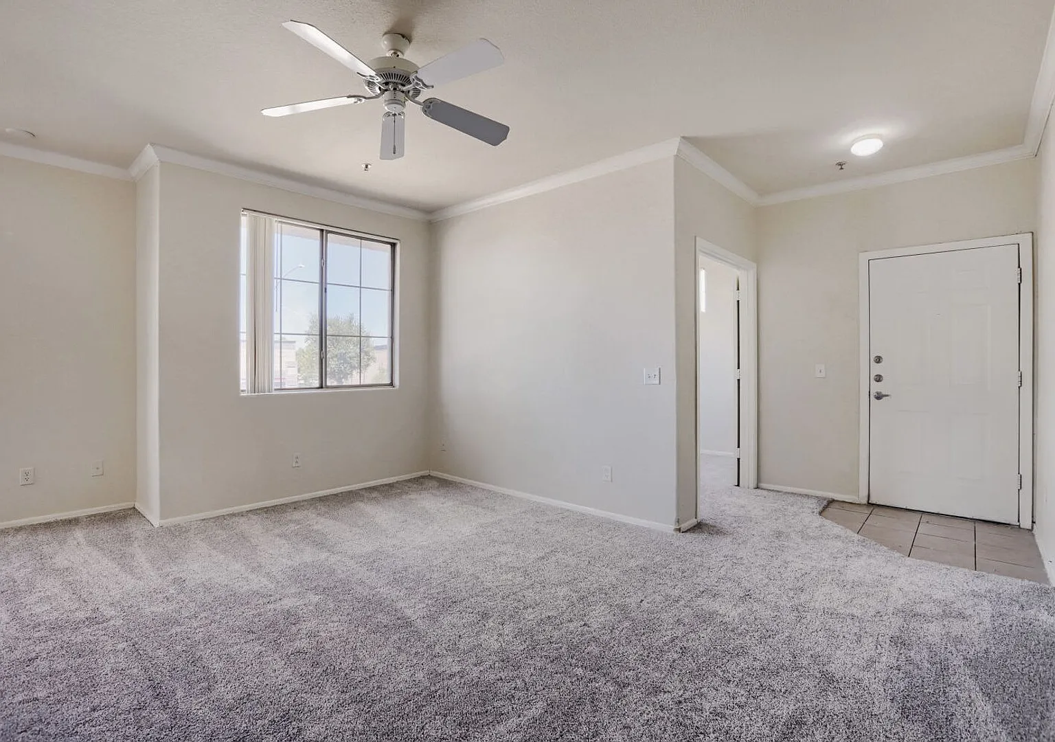 Spacious 3 bedroom condo on second floor in gated community! — Photo 2