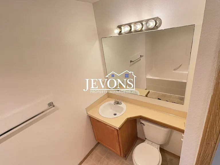 4538 S Warner St #A — Photo 17