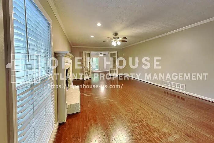 2709 Hawk Dr NE — Photo 3