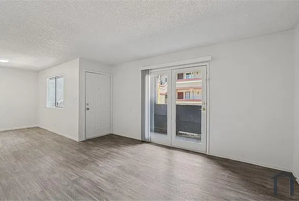 2 bed, 1040 sqft, $1,400 — Photo 2