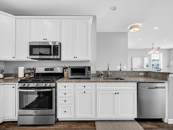 5th image of 122 Aspen Dr
