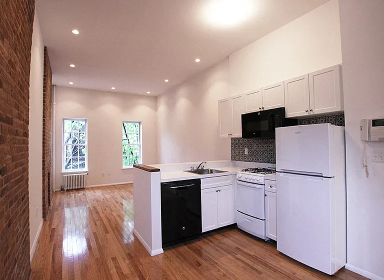 303 E 81st St #5RW — Photo 1