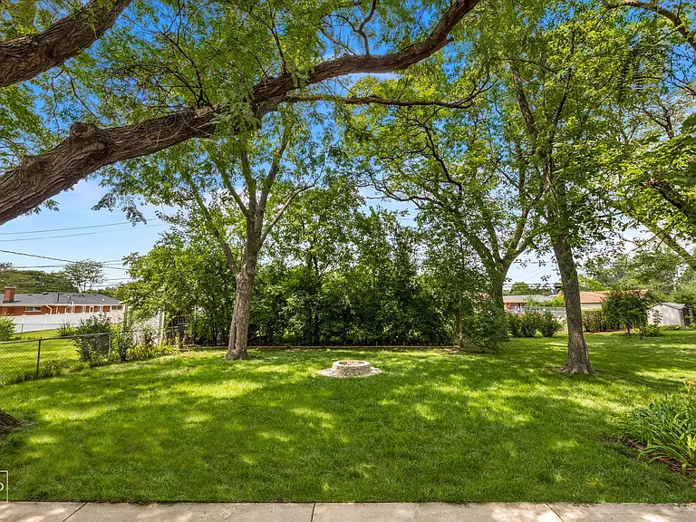 413 E Atwater Ave — Photo 45