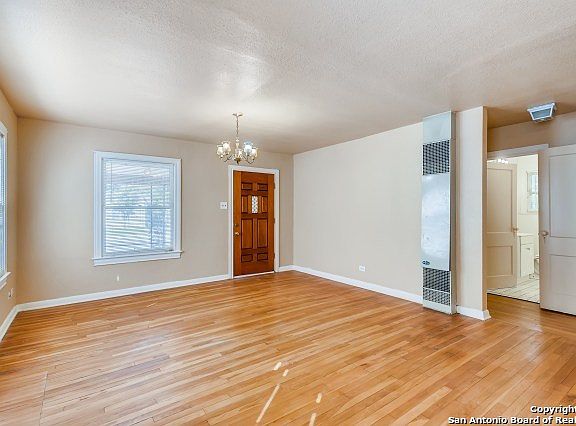5th image of 1454 W Malone Ave