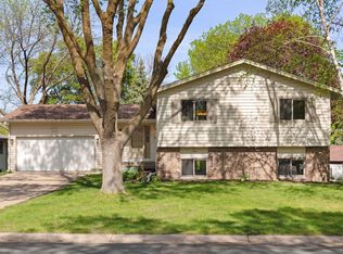 6416 Pineview Ln N, Maple Grove, MN 55369