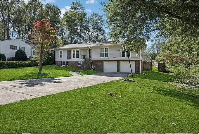 Updated 3BR/2BA in East Cobb, Fenced Yard, Kell High District, $2350/Month — Photo 2