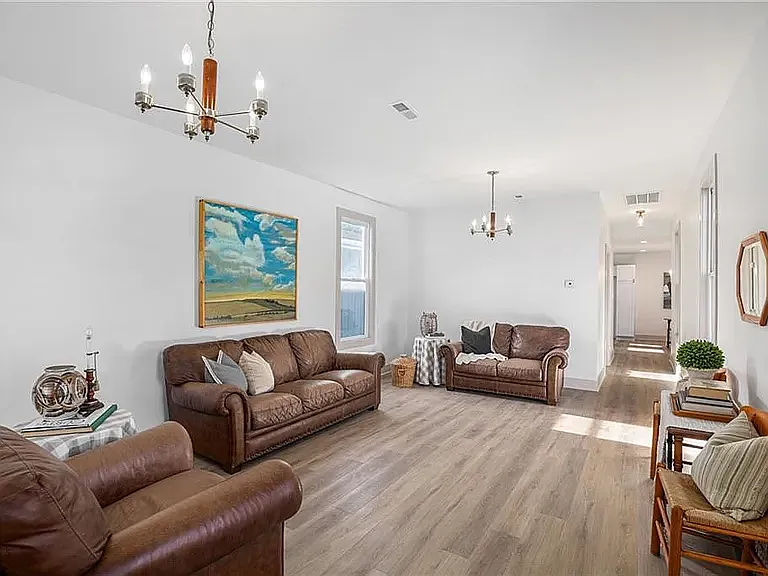 325 Kiowa St — Photo 1