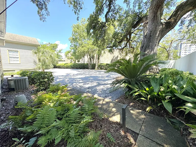 808 Dauphin St #C — Photo 16