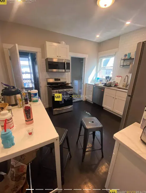 6 bed, 9999 sqft, $9,000 — Photo 4
