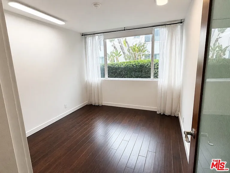 1525 N Hayworth Ave #107 — Photo 25