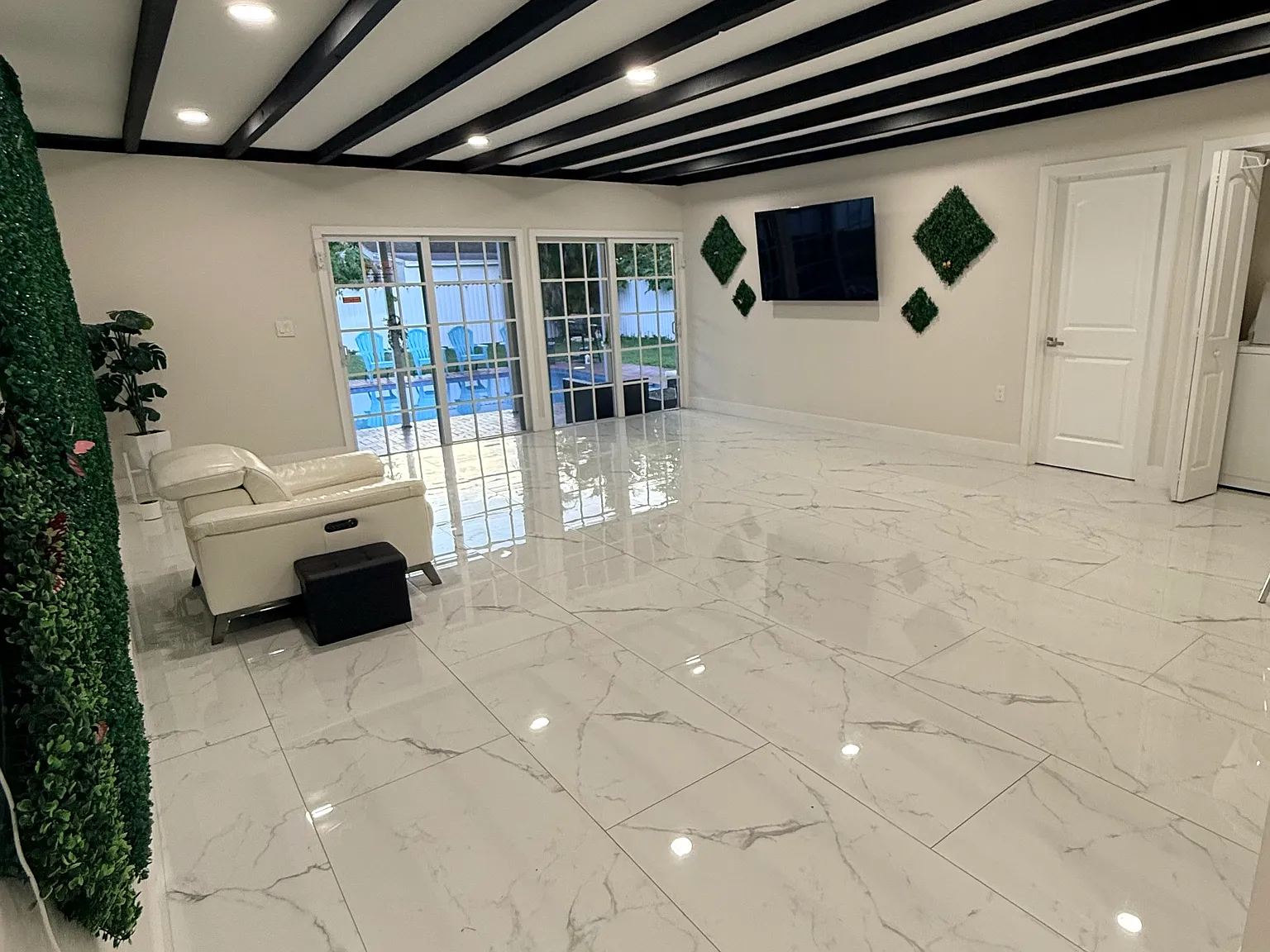 4 bed, 2000 sqft, $4,200 — Photo 2