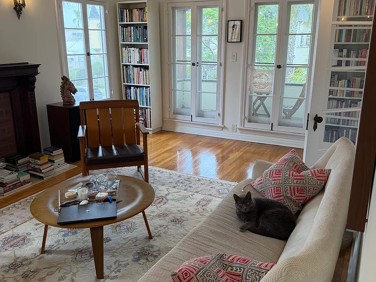 325 S Cochran Ave #201 — Photo 7