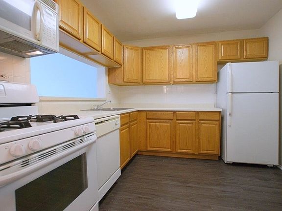 5th image of 1095 N Sterling Ave #1ST