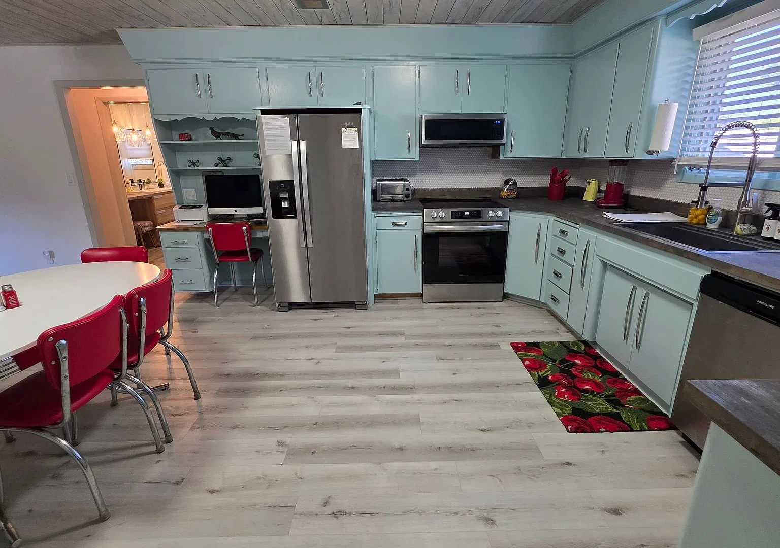 Spacious Fully Furnished 5-Bedroom Home with All Utilities Included — Photo 3