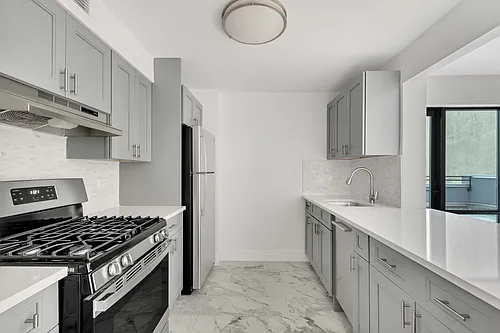 142 Richards St #2E Photo 1