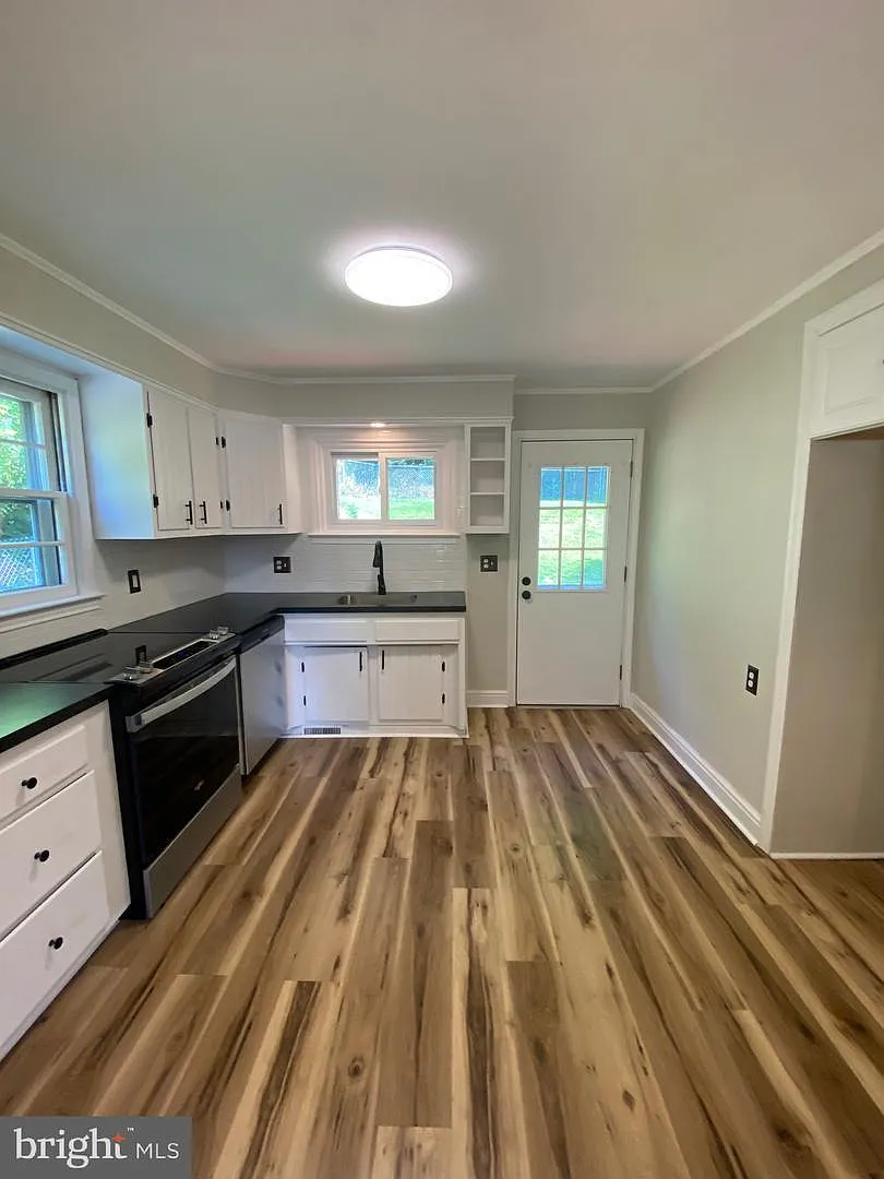 3 bed, 1326 sqft, $2,500 — Photo 4