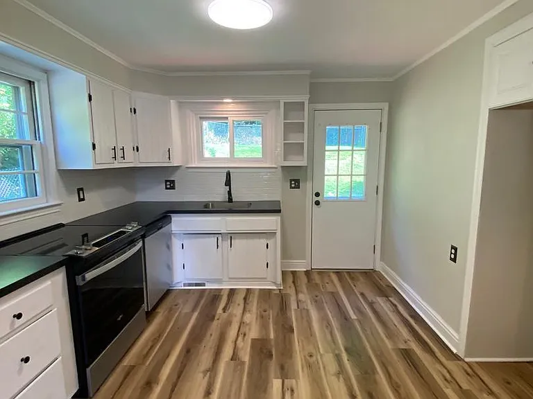 2341 Highland St — Photo 4