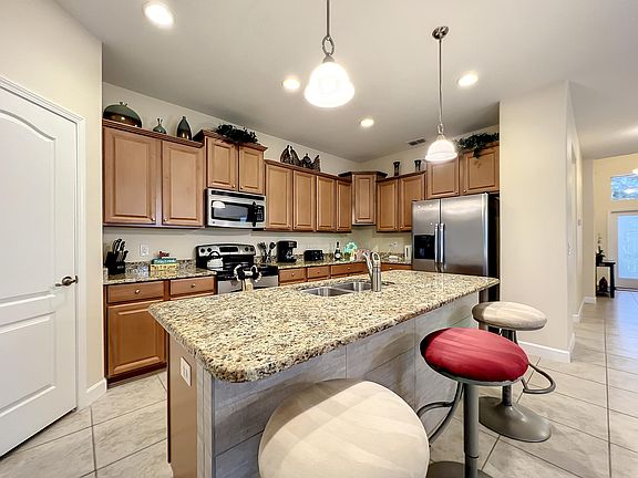 4th image of 883 Suffolk Pl