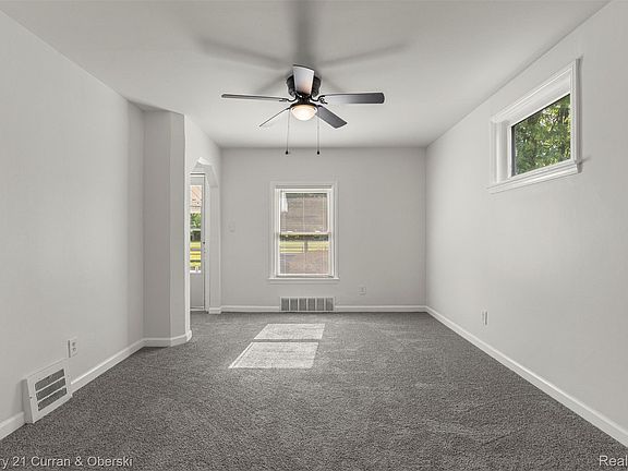 2nd image of 6719 Parkland St