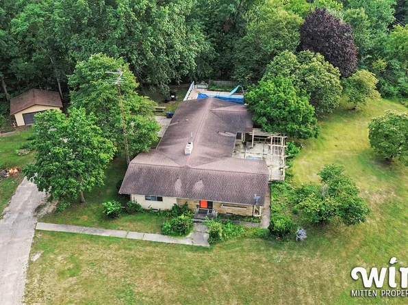 6530 Paw Paw Ave, Coloma, MI 49038