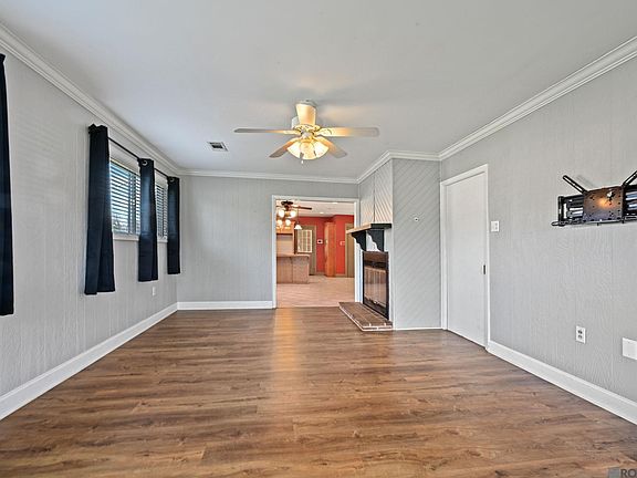 3rd image of 114 Community St