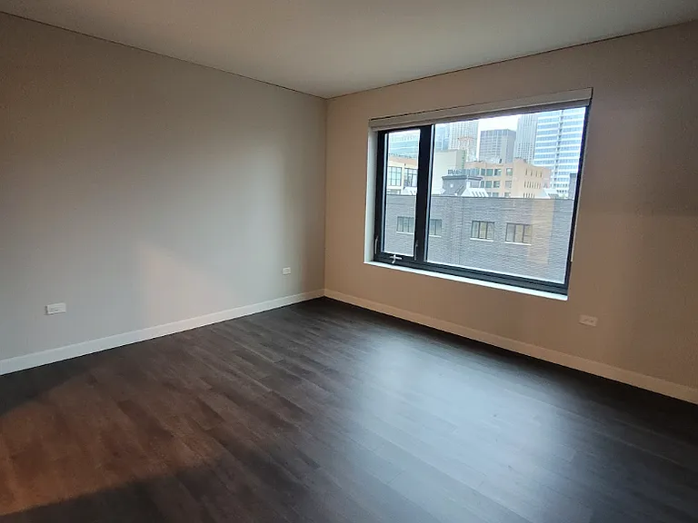 901 W Adams St #827 — Photo 3