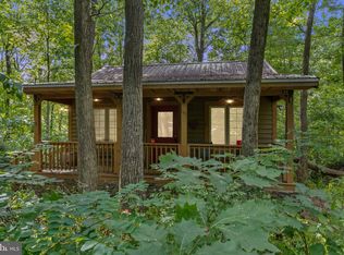 135 Apache Trl, Chester Gap, VA 22623