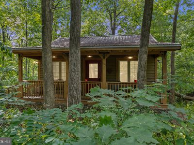 135 Apache Trl, Chester Gap, VA, 22623