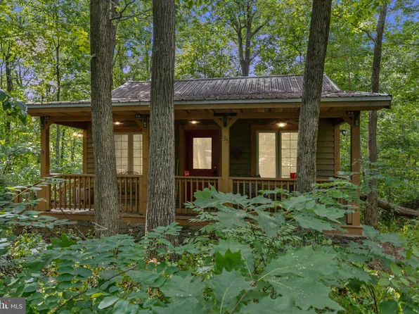 135 Apache Trl, Chester Gap, VA 22623