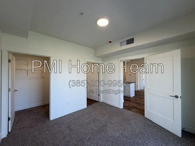 1652 N Main St — Photo 4