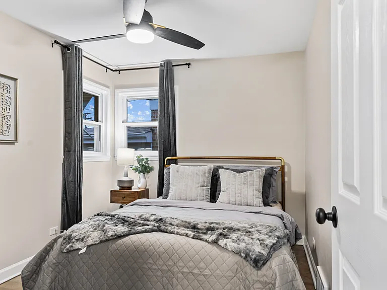 S 52nd Ct — Photo 19