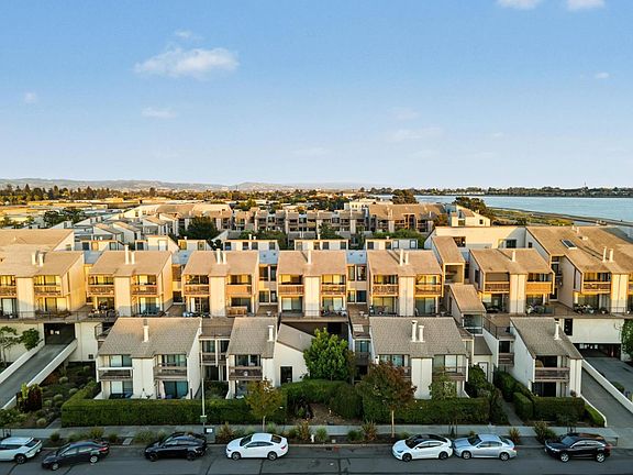 2nd image of 2101 Shoreline Dr APT 228