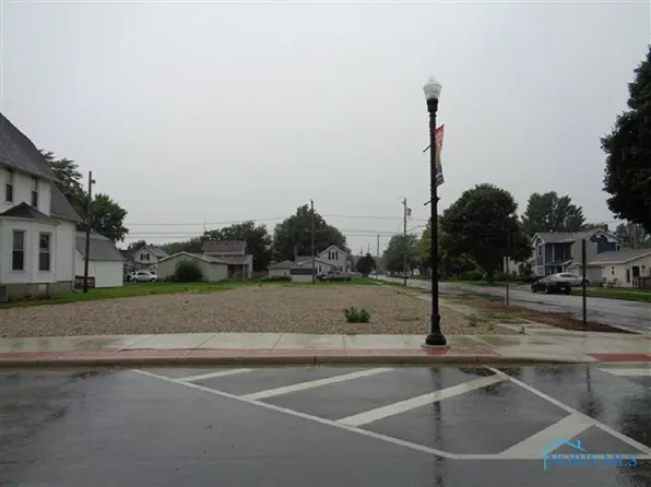 233 & 235 N Main St, North Baltimore, OH 45872